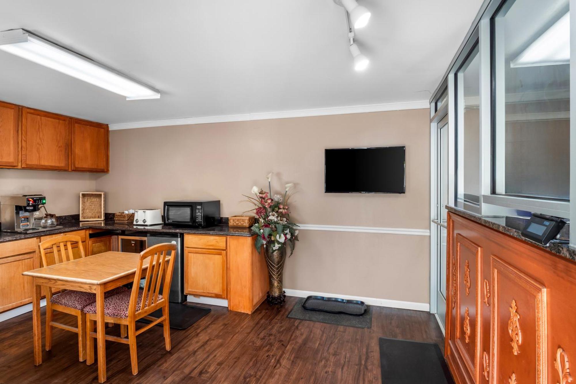 Americas Best Value Inn Jonesville/Hillsdale Extérieur photo
