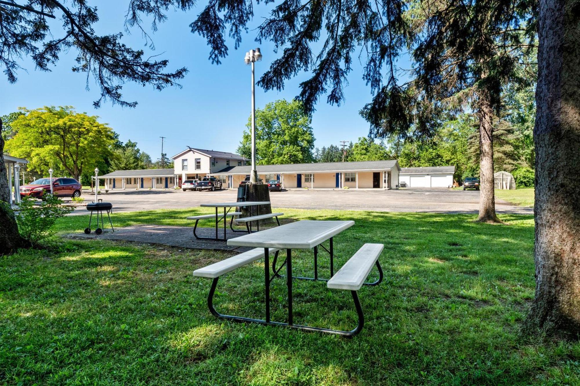 Americas Best Value Inn Jonesville/Hillsdale Extérieur photo