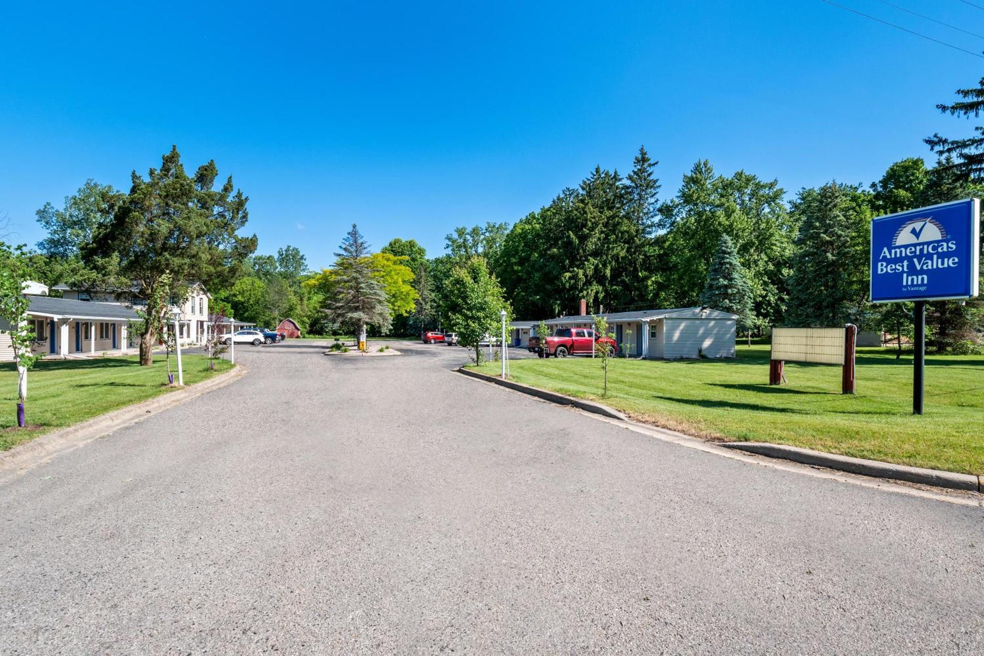 Americas Best Value Inn Jonesville/Hillsdale Extérieur photo